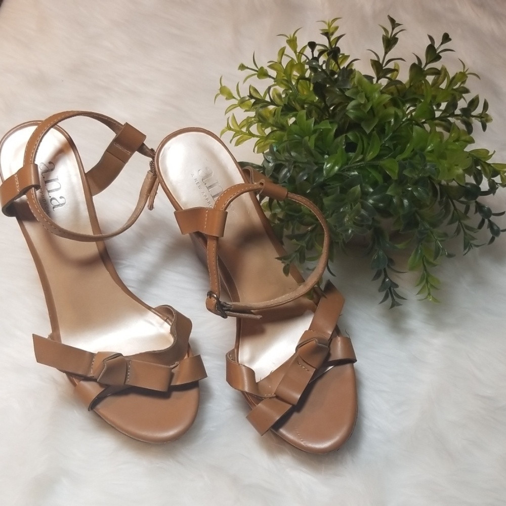 Tan Wedges